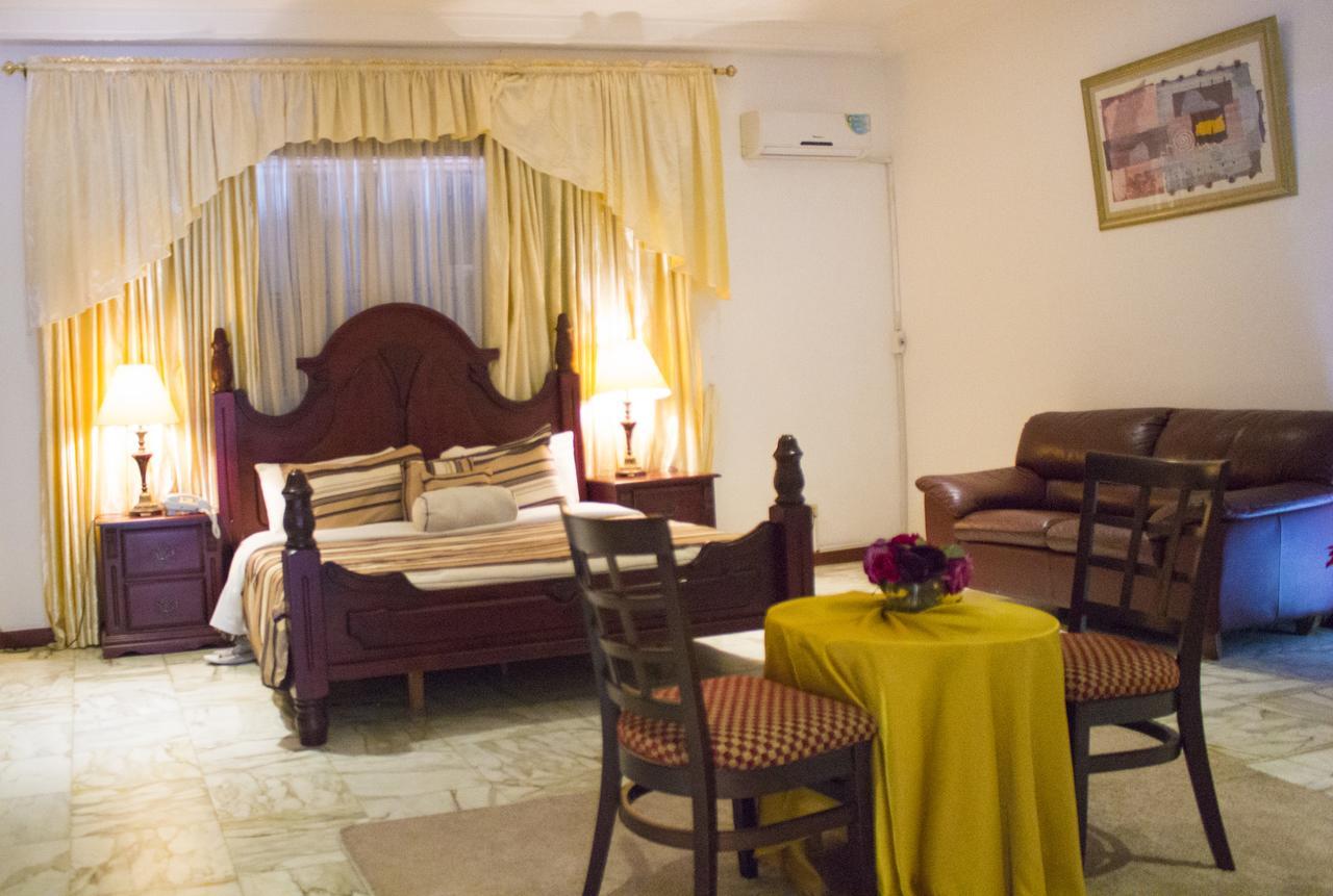 Embassy Suites Hotel Monrovia Eksteriør bilde