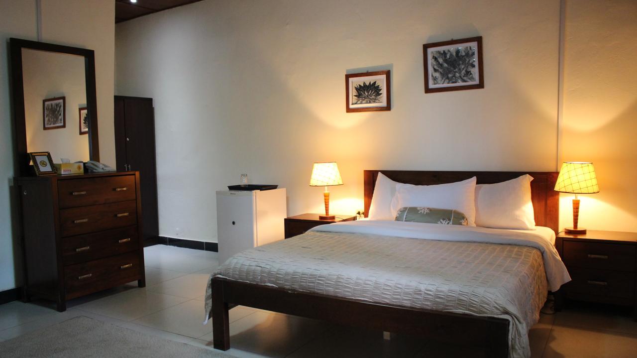 Embassy Suites Hotel Monrovia Eksteriør bilde