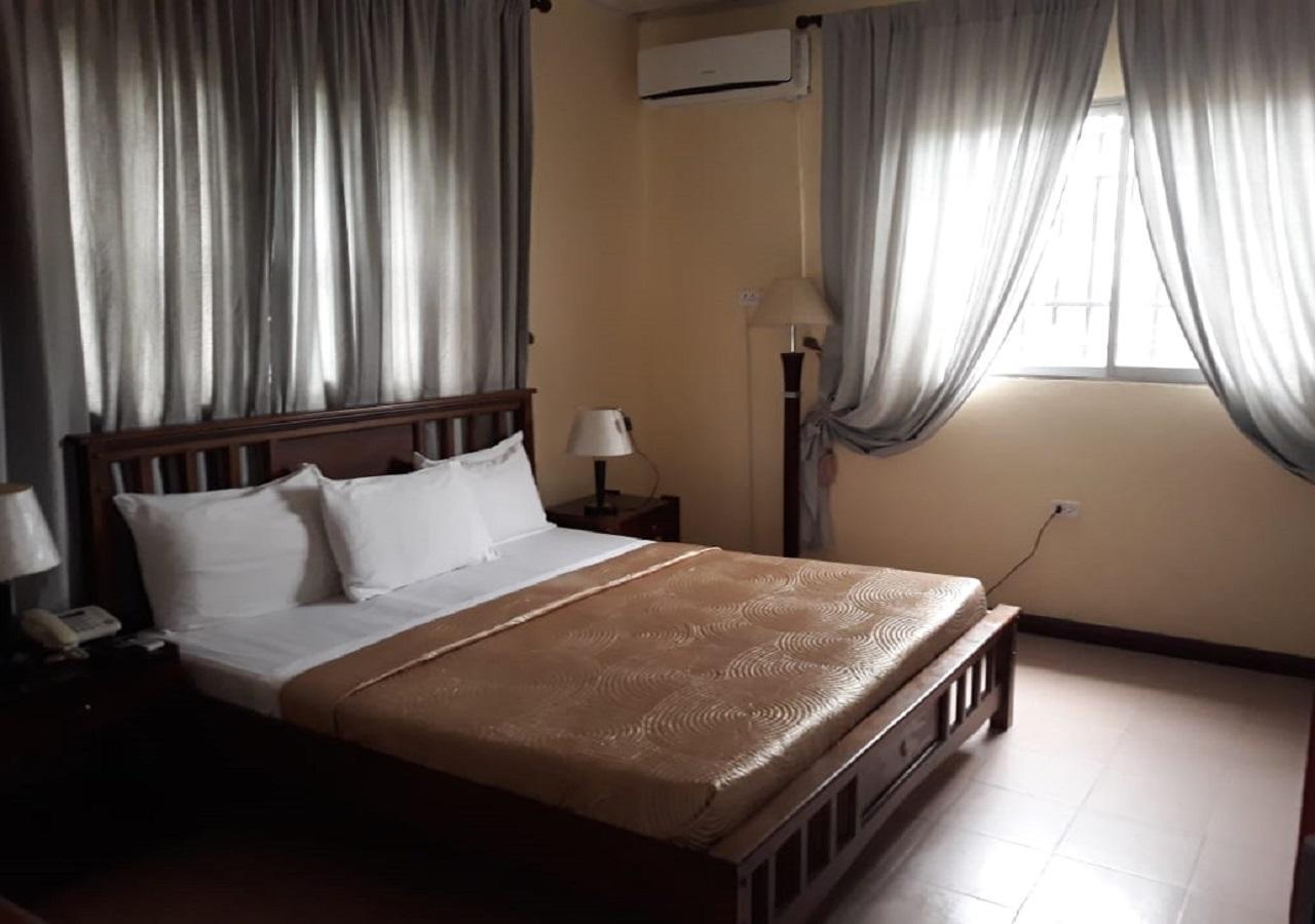 Embassy Suites Hotel Monrovia Eksteriør bilde