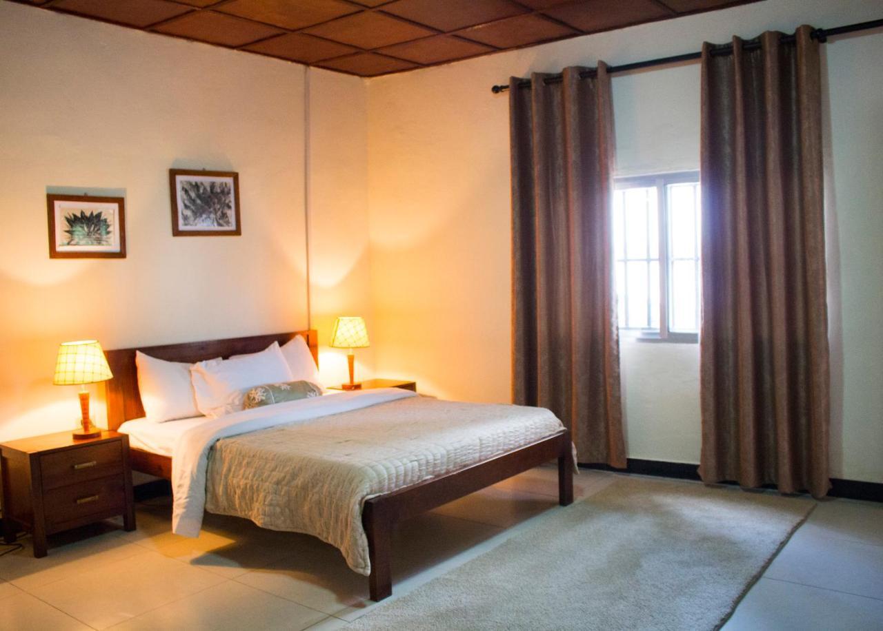 Embassy Suites Hotel Monrovia Eksteriør bilde